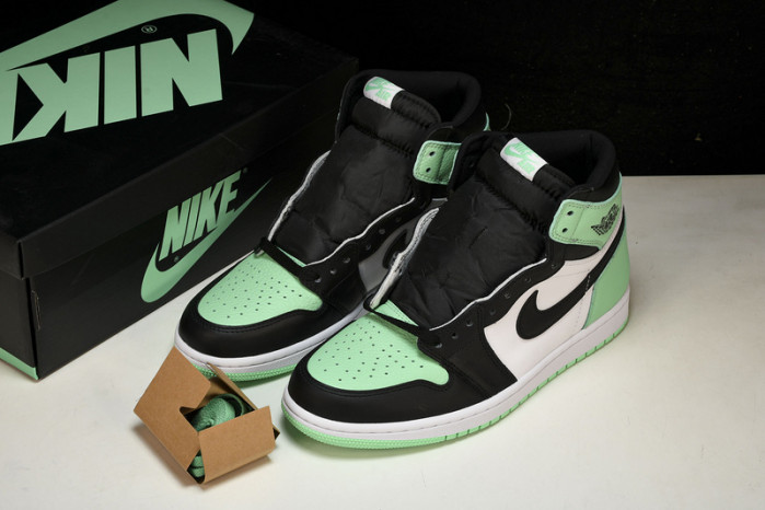air jordan 1 high og green glow dz5485-130