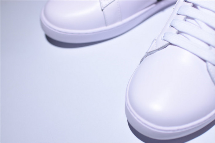 gc ace embroidered low-top sneaker white with bee