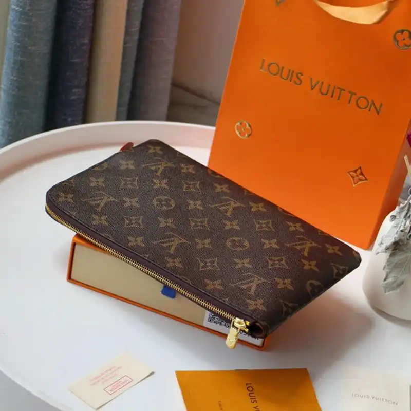 LV Bags 2010B570044