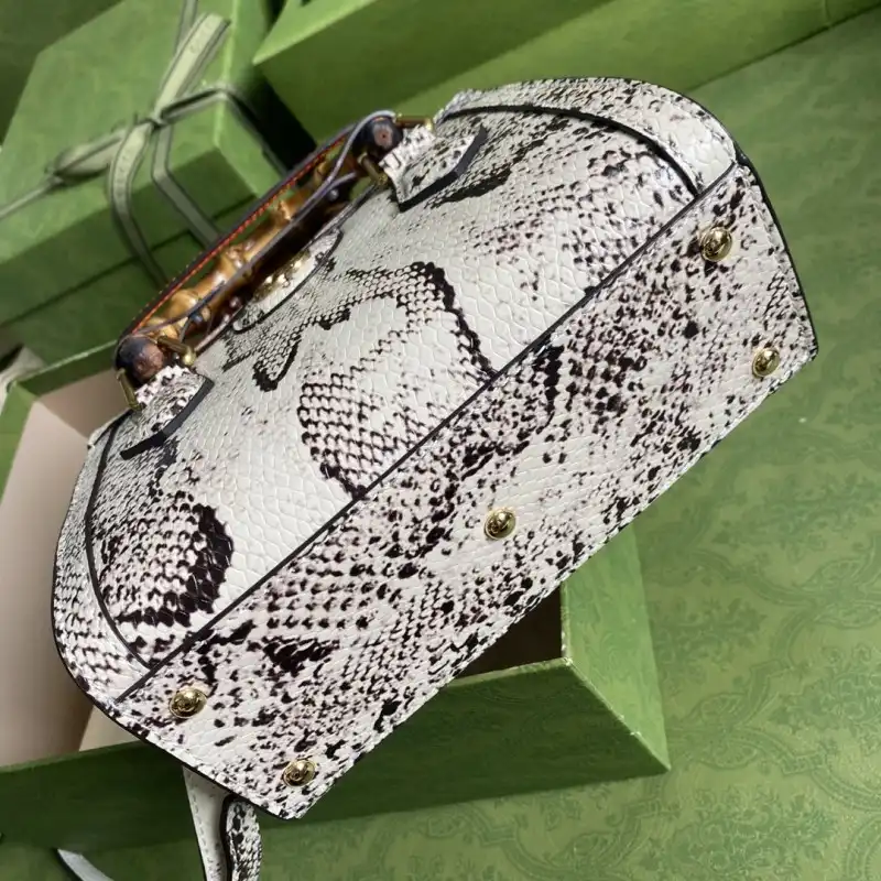 G*u*i s bags 2108ya0019