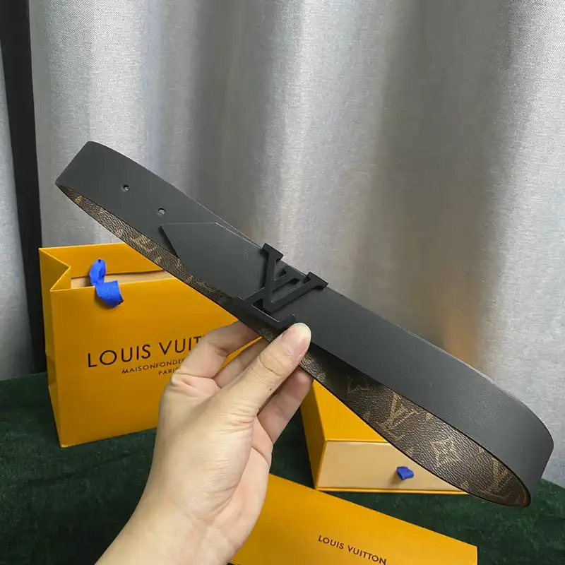 LV Belts 2204XA0032