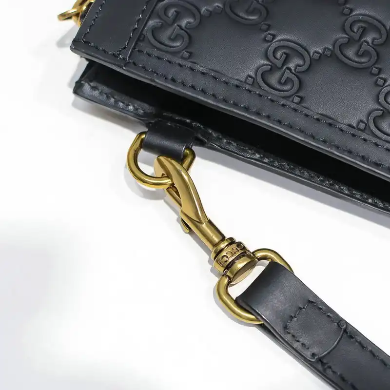 G*u*i bags 2012sh0079