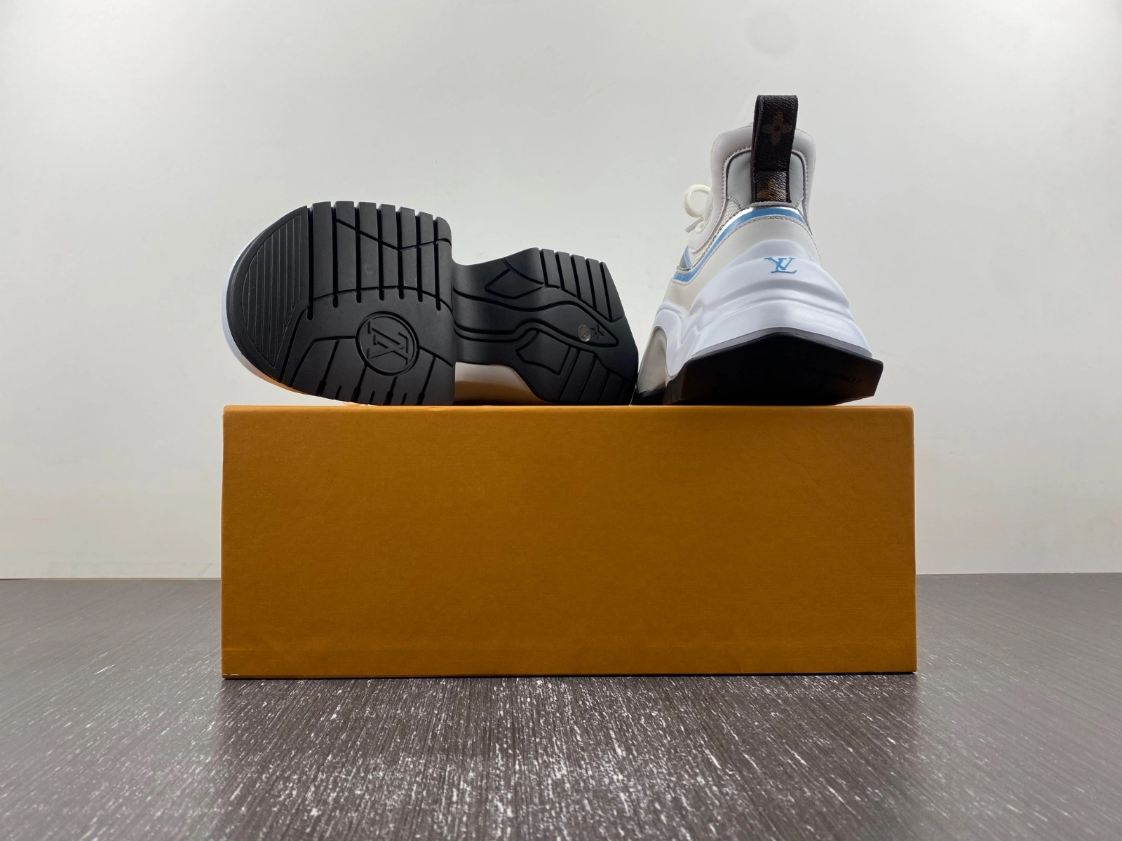 QuickDry 1 Vuitton Archlight Sneakers LV 2135