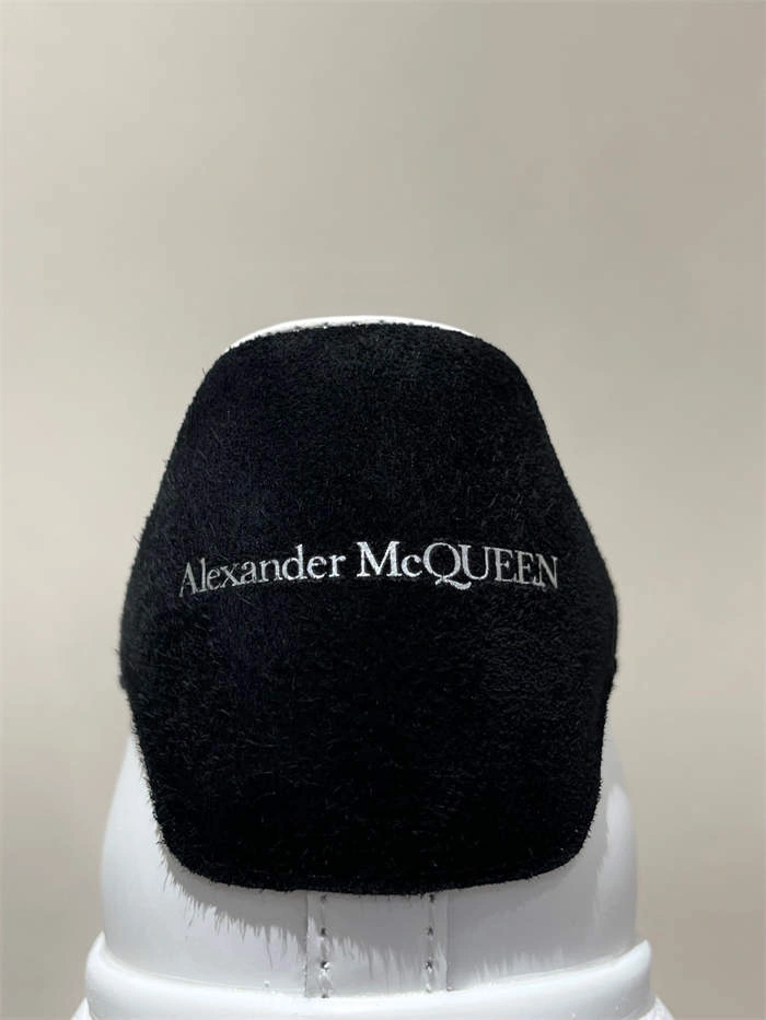 Seasonal Alexander McQueen Oversized 2581
