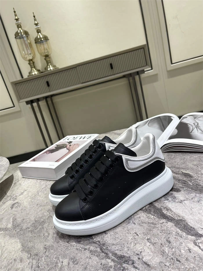 Alexander McQueen Oversized Sleek 2586