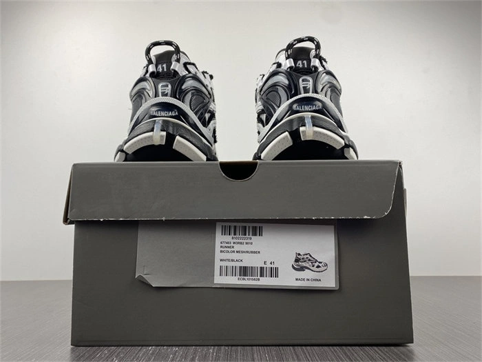 BestValue BLCG Runner White Black White  677403 W3RB2 4449