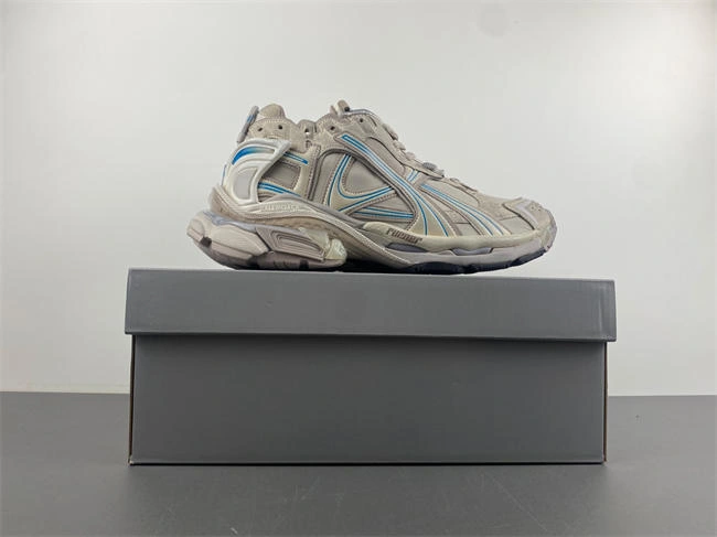 Balenciaga  772774-W3RNY- Snug 4301