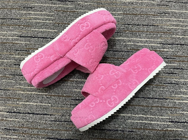 G*u*i side women attractive 460