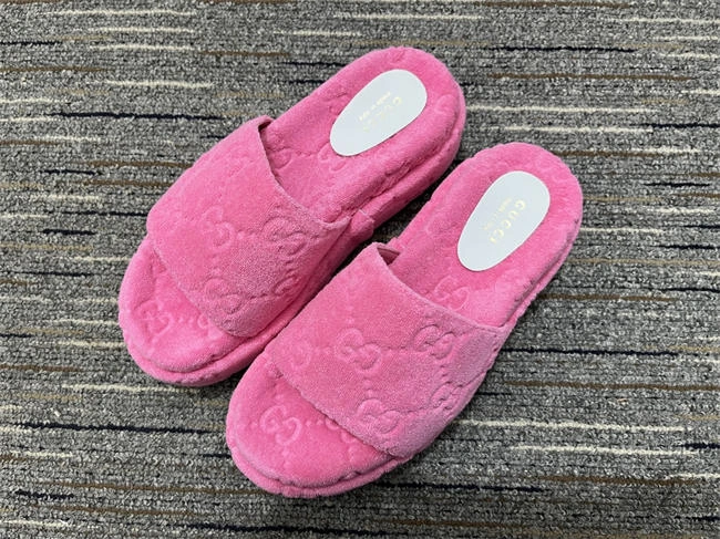 G*u*i side women attractive 460