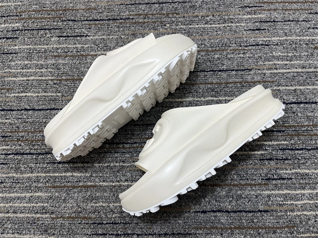 G*u*i slide snug 400