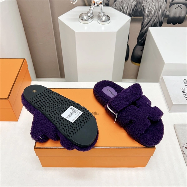 H Slipper Affordable 2319