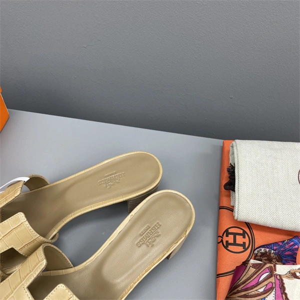 H Slipper Unisex 2365