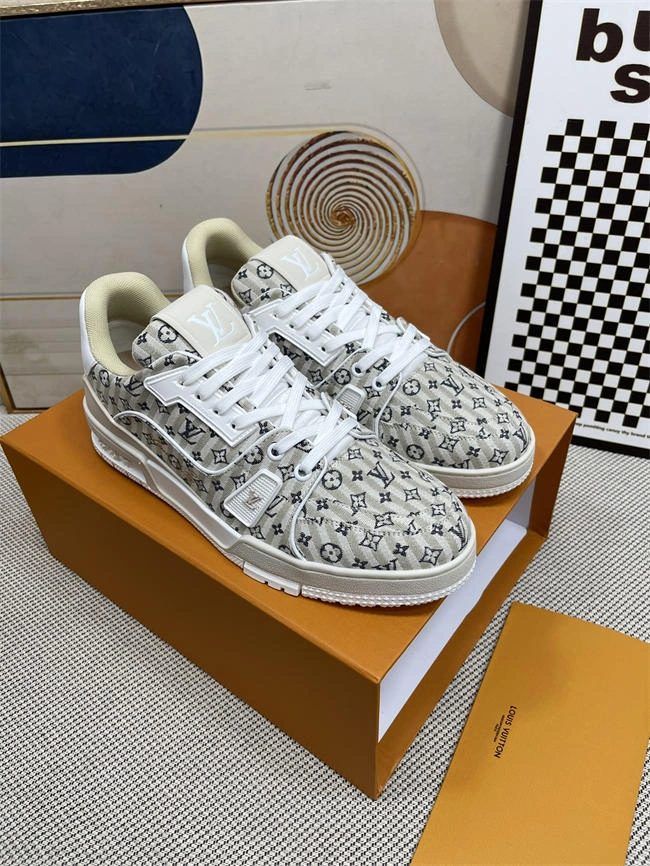 Minimalist Lv Trainer Sneaker 2110
